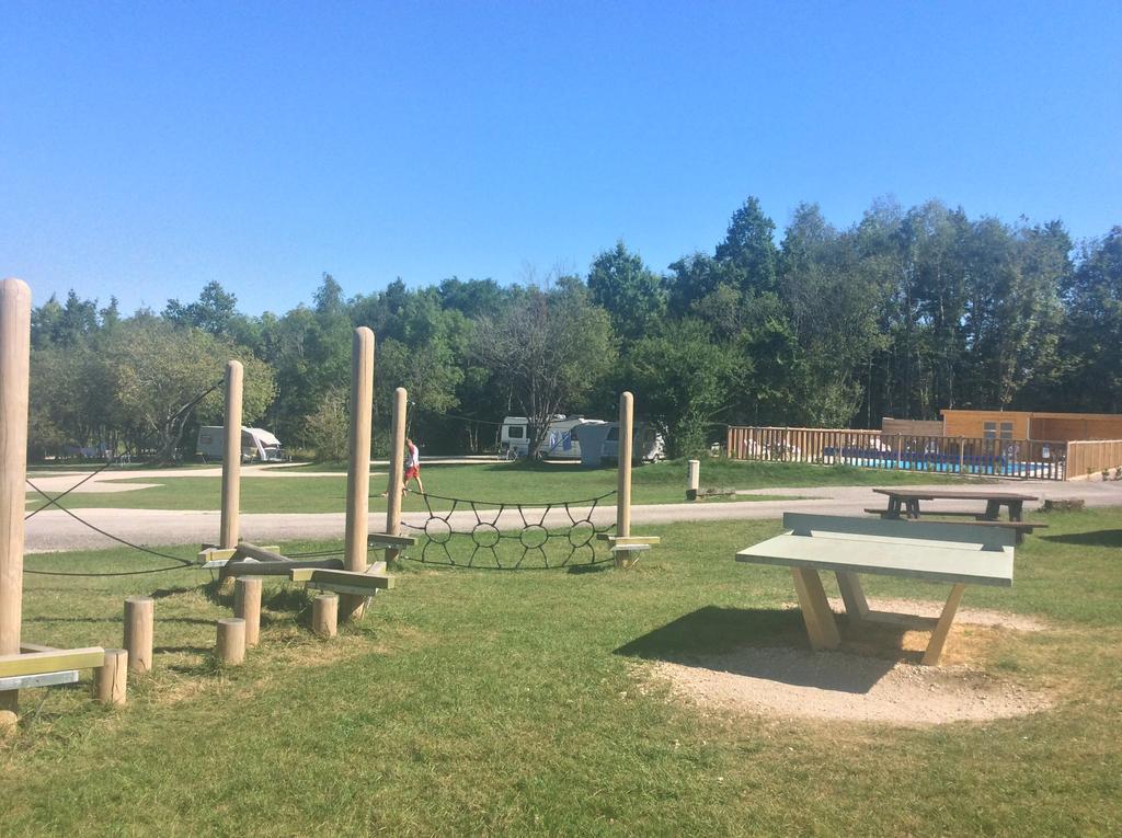 Camping Porte Des Vosges Bulgnéville Eksteriør bilde