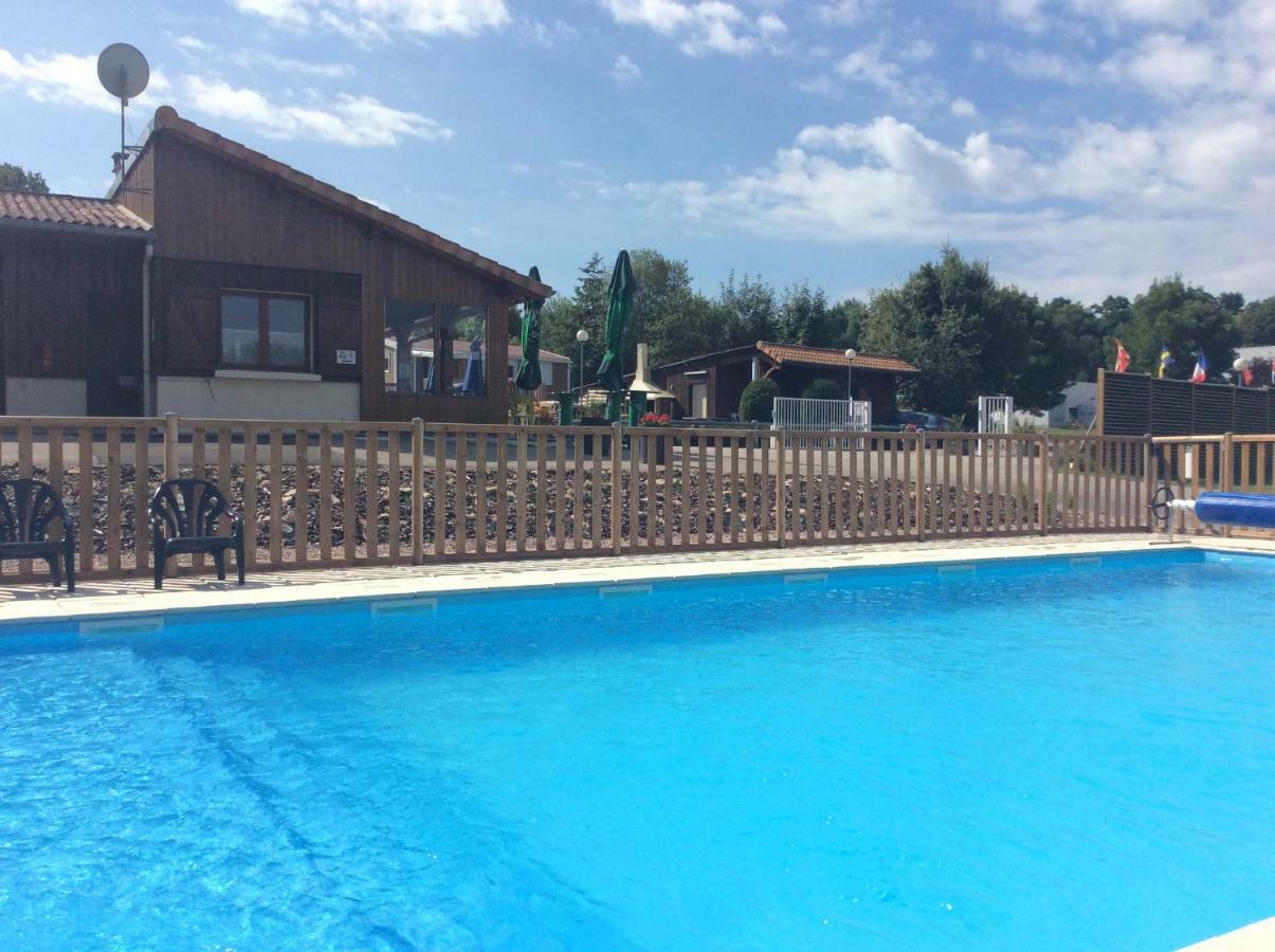 Camping Porte Des Vosges Bulgnéville Eksteriør bilde